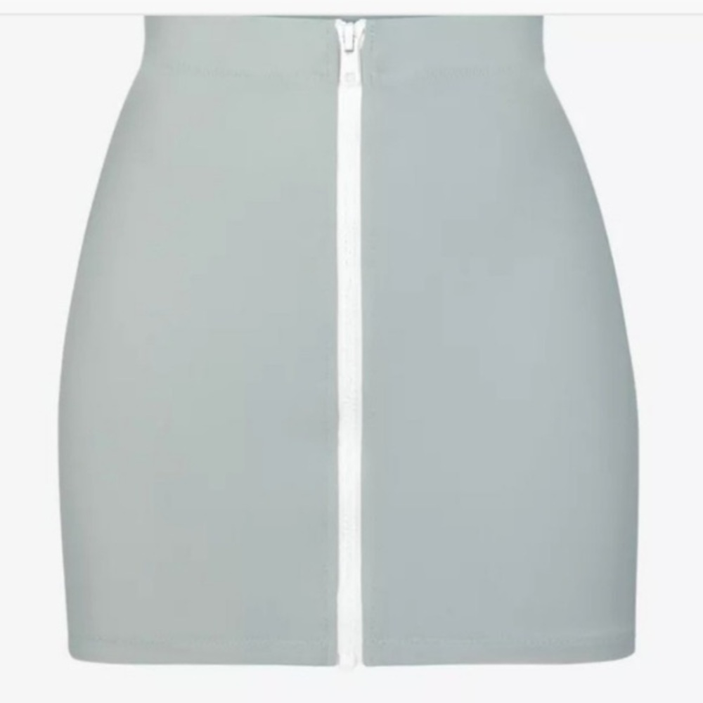 SKIMS Zip Up Skirt - Picture 3 of 8